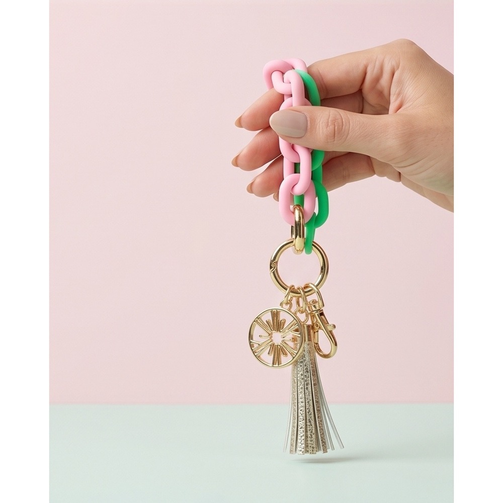 Lilly Pulitzer Keychain Spearmint Green Conch Shell Pink Resin Link Tassel New - Picture 2 of 7